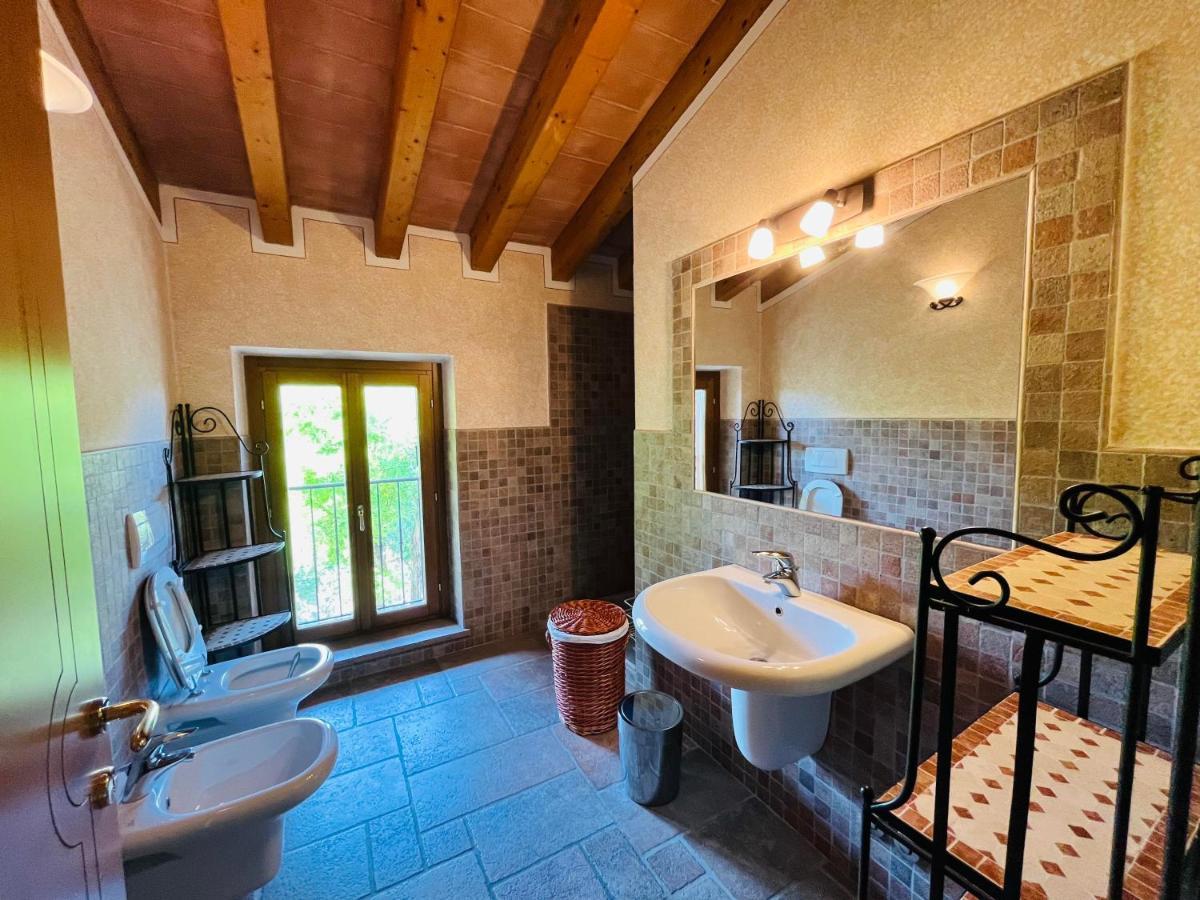 Il borgo fra i laghi Villa Monzambano Esterno foto